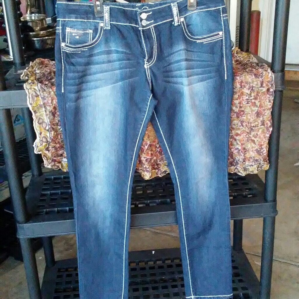 33W/32L Vanity Jeans *NWOT*
